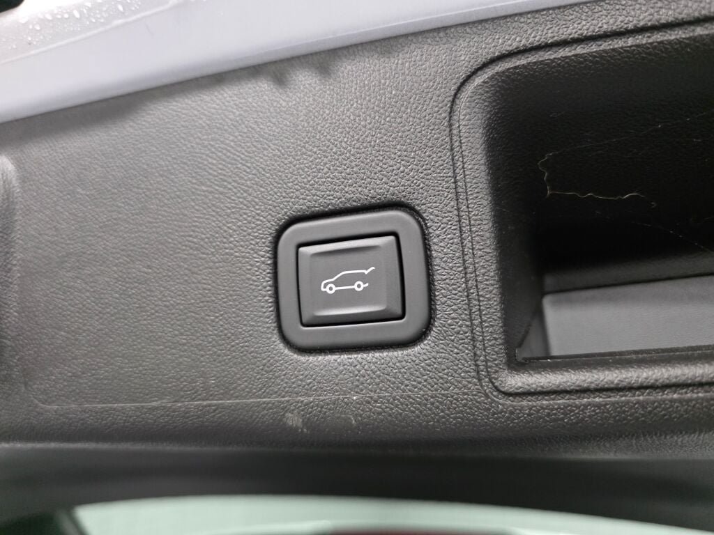 Used 2023 GMC Terrain SLT w/ Infotainment Package II AWD/4WD image 20