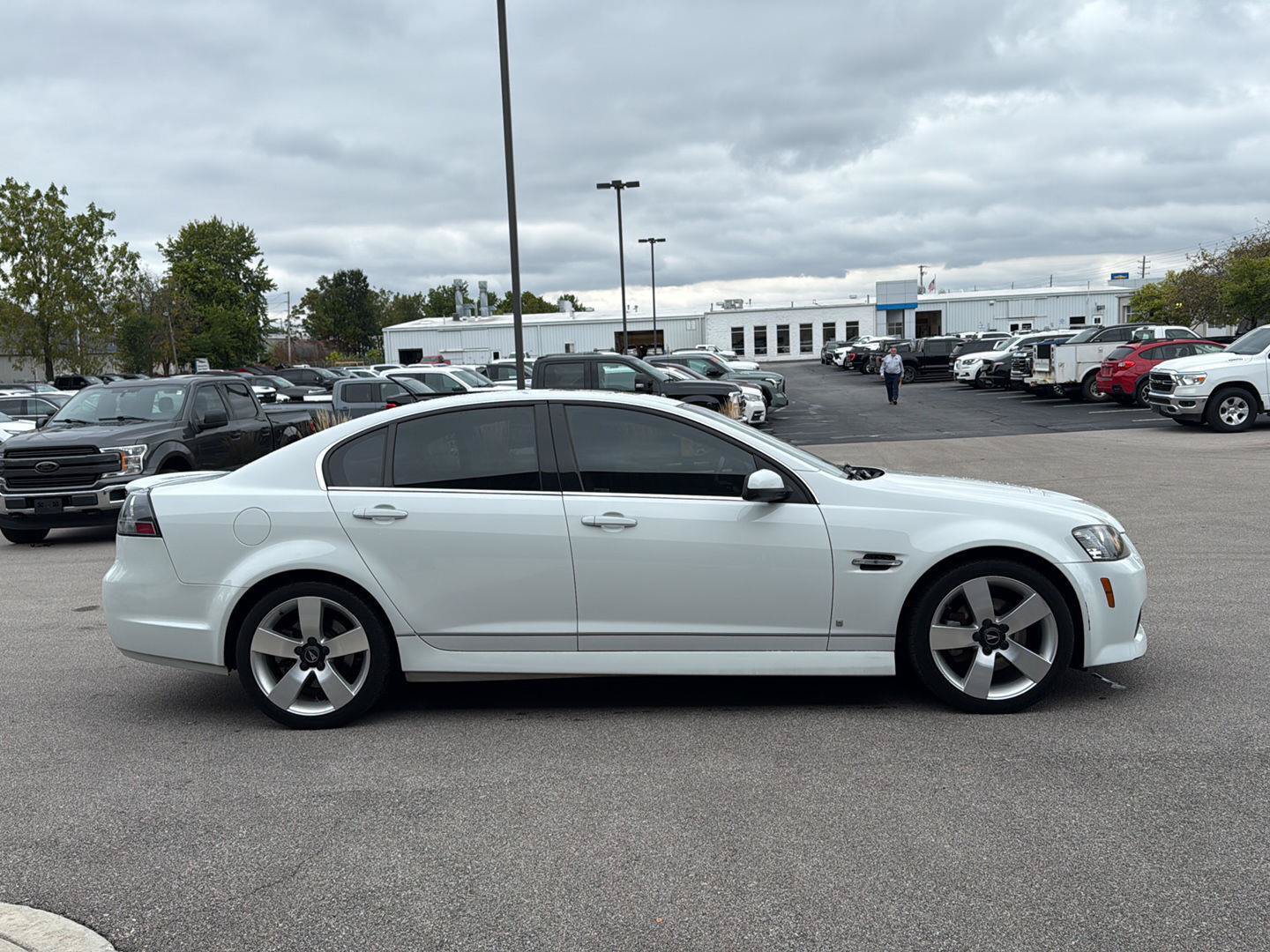 Used 2009 Pontiac G8 GT w/ Premium Package RWD image 2