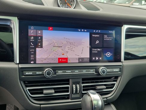 Used 2021 Porsche Macan AWD/4WD image 10