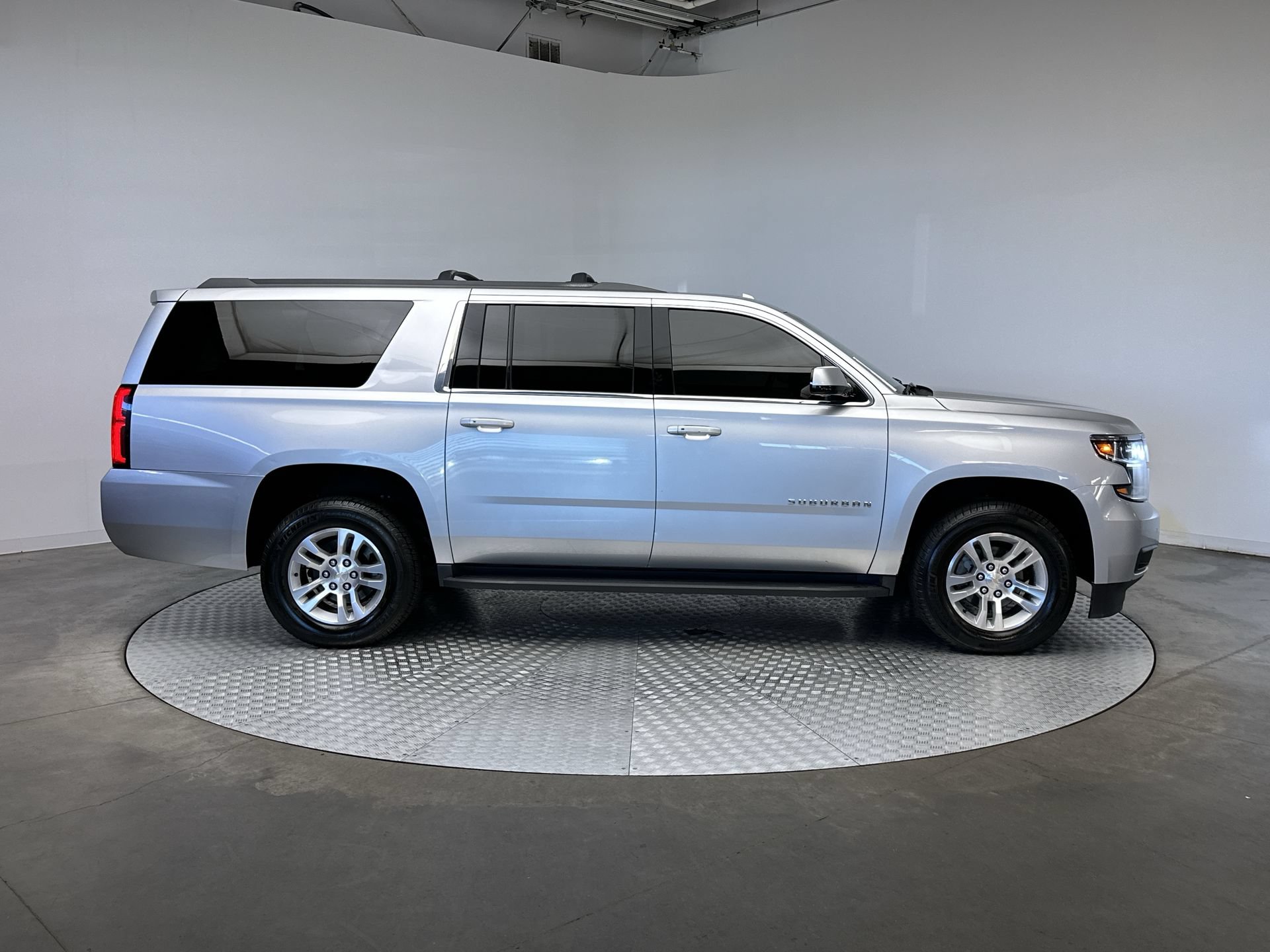 Used 2018 Chevrolet Suburban LT AWD/4WD image 10