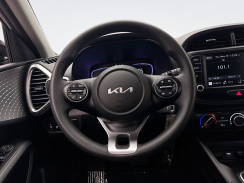Used 2025 Kia Soul LX w/ LX Technology Package FWD image 12
