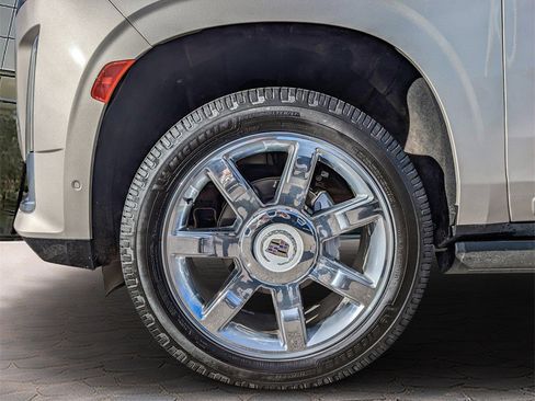 Certified 2022 Cadillac Escalade Premium Luxury Platinum image 12