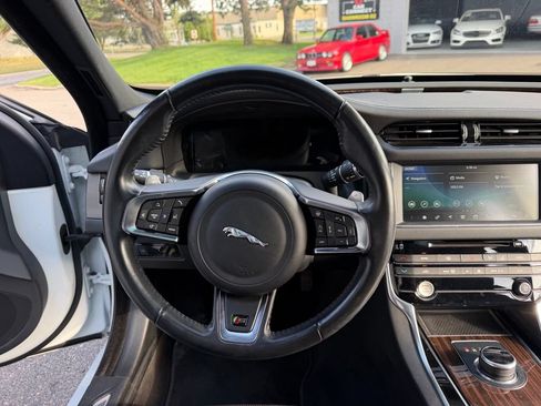 Used 2018 Jaguar XF S AWD/4WD image 31