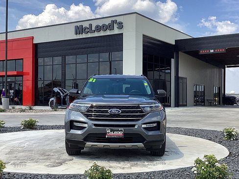 Used 2021 Ford Explorer XLT w/ Equipment Group 202A image 2