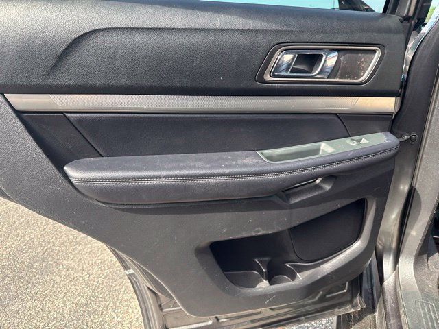 Used 2018 Ford Explorer XLT w/ Equipment Group 202A AWD/4WD image 21