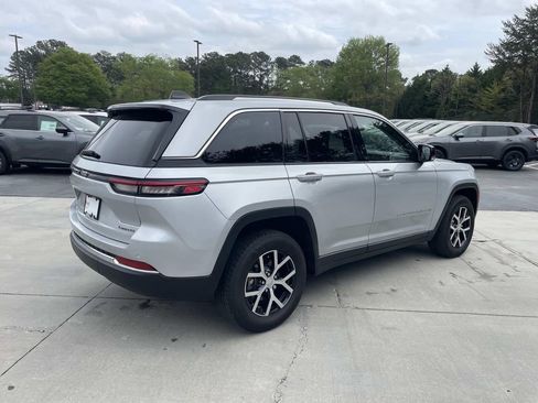 Used 2024 Jeep Grand Cherokee Limited image 4