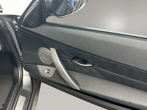 Used 2004 BMW Z4 2.5i image 25