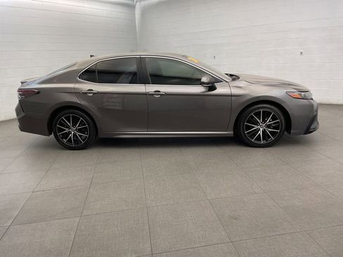 Used 2024 Toyota Camry SE FWD image 4