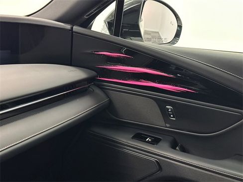 Used 2024 Lincoln Nautilus Premier w/ Jet Appearance Package image 31