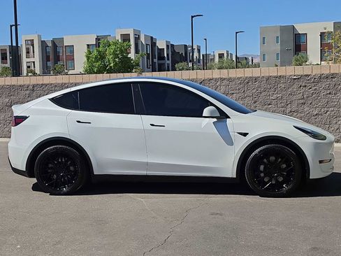 Used 2020 Tesla Model Y Long Range image 10