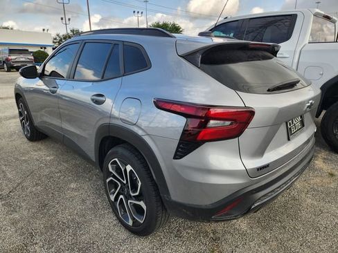 Used 2025 Chevrolet Trax RS w/ Sunroof Package image 4