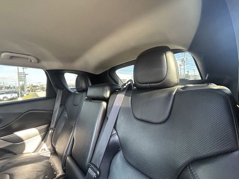 Used 2019 Jeep Cherokee Limited image 28