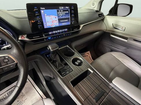 Used 2021 Toyota Sienna Limited FWD image 19