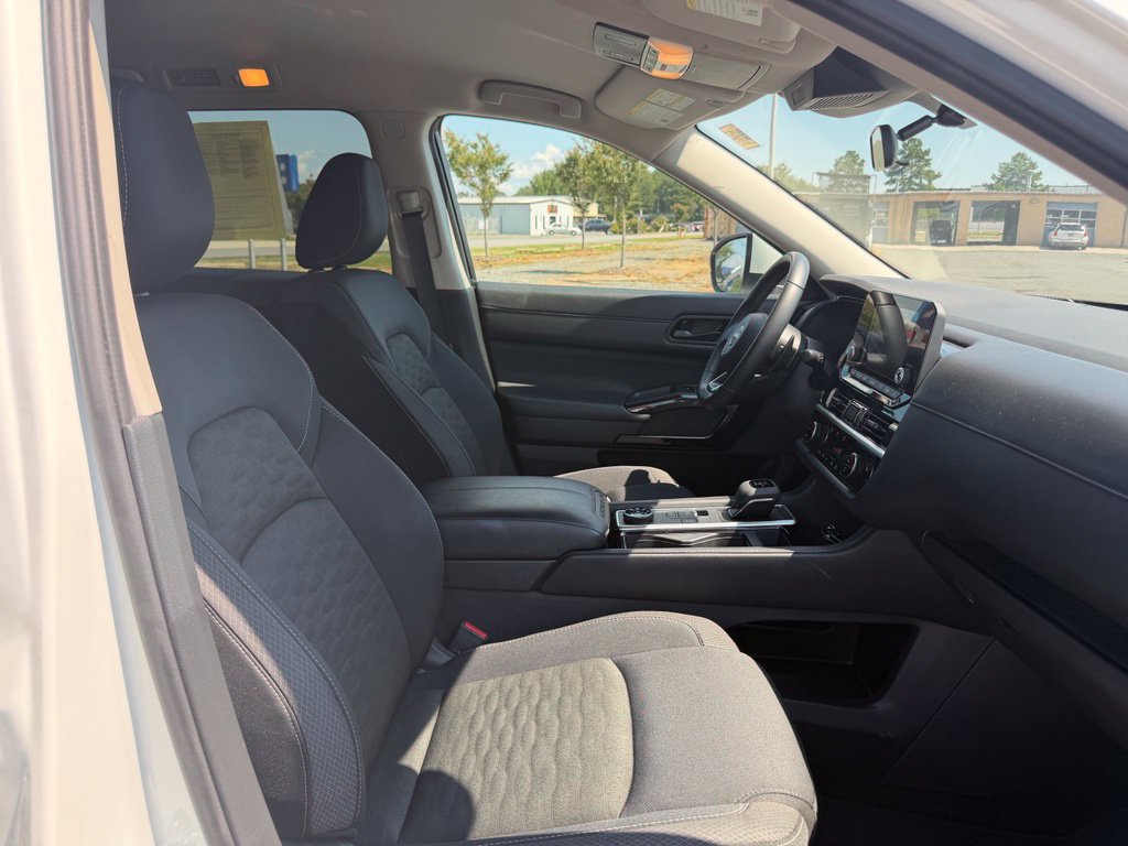 Used 2025 Nissan Pathfinder SV AWD/4WD image 31
