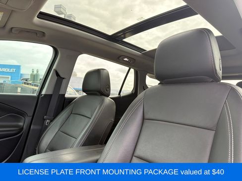 Used 2024 GMC Terrain SLT w/ Elevation Edition FWD image 8