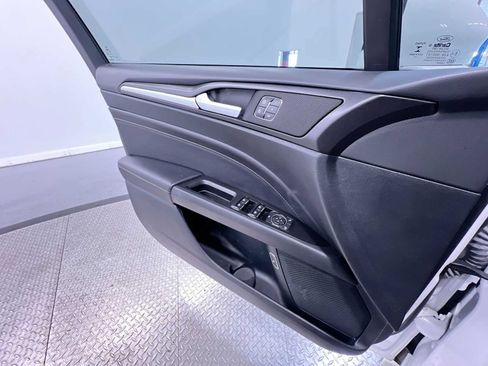 Used 2018 Ford Fusion Titanium FWD image 32