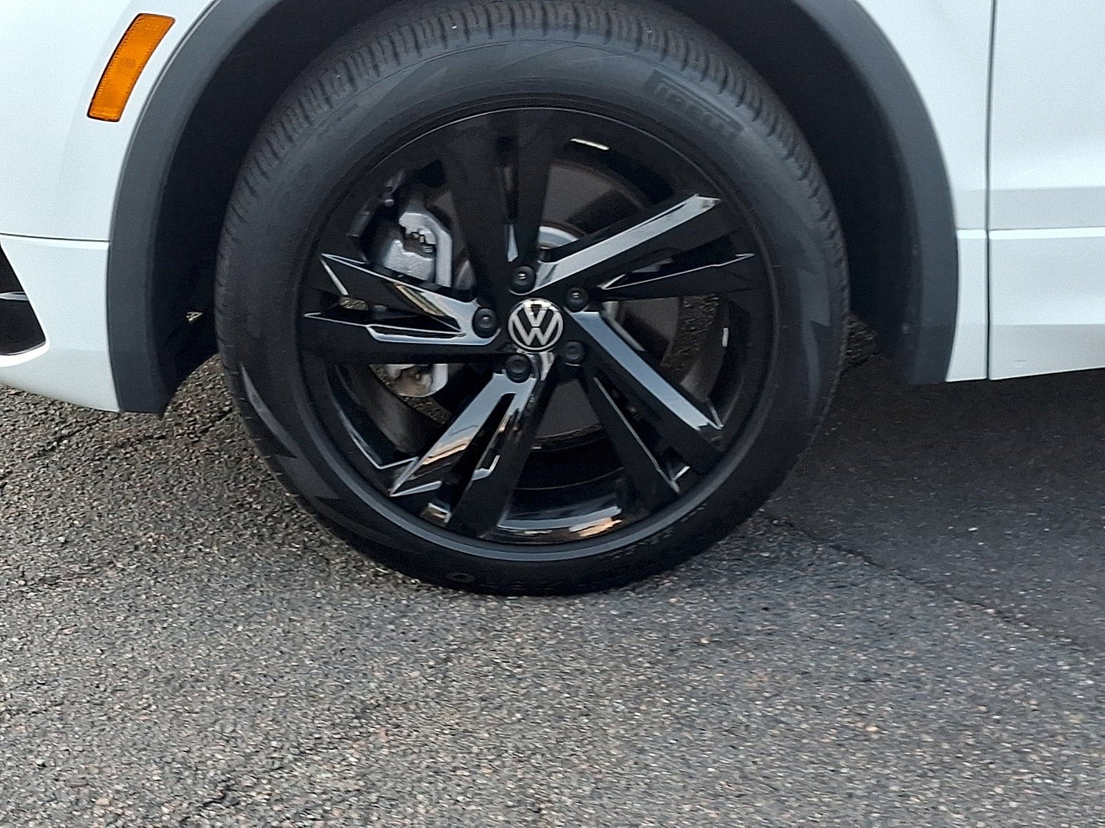 Used 2024 Volkswagen Tiguan SE R-Line AWD/4WD image 8