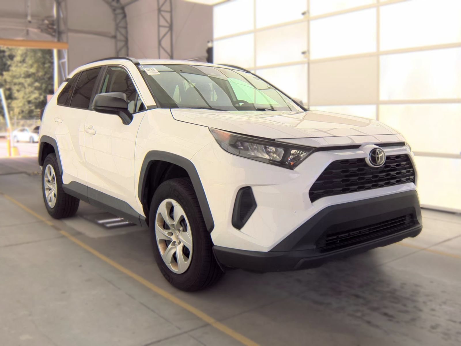 Used 2021 Toyota RAV4 LE AWD/4WD image 4