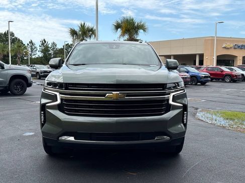 Used 2024 Chevrolet Suburban LT RWD image 2
