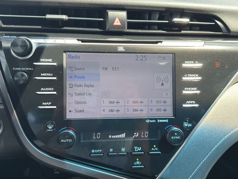 Used 2018 Toyota Camry XSE w/ Driver Assist Package FWD image 16