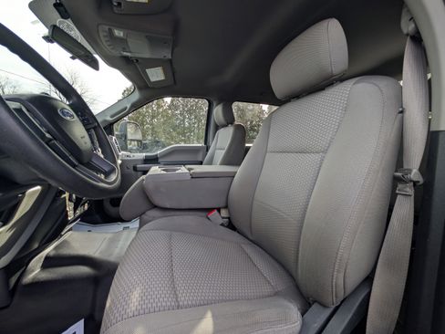 Used 2019 Ford F250 XLT w/ Snow Plow Prep Package image 29