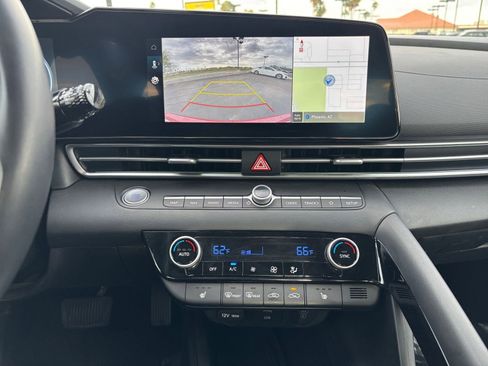 Used 2025 Hyundai Elantra SEL image 17
