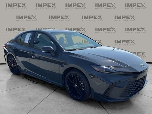 Used 2026 Toyota Camry SE image 7