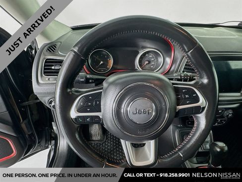 Used 2019 Jeep Compass Trailhawk AWD/4WD image 11