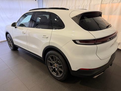 Certified 2024 Porsche Cayenne AWD/4WD image 3