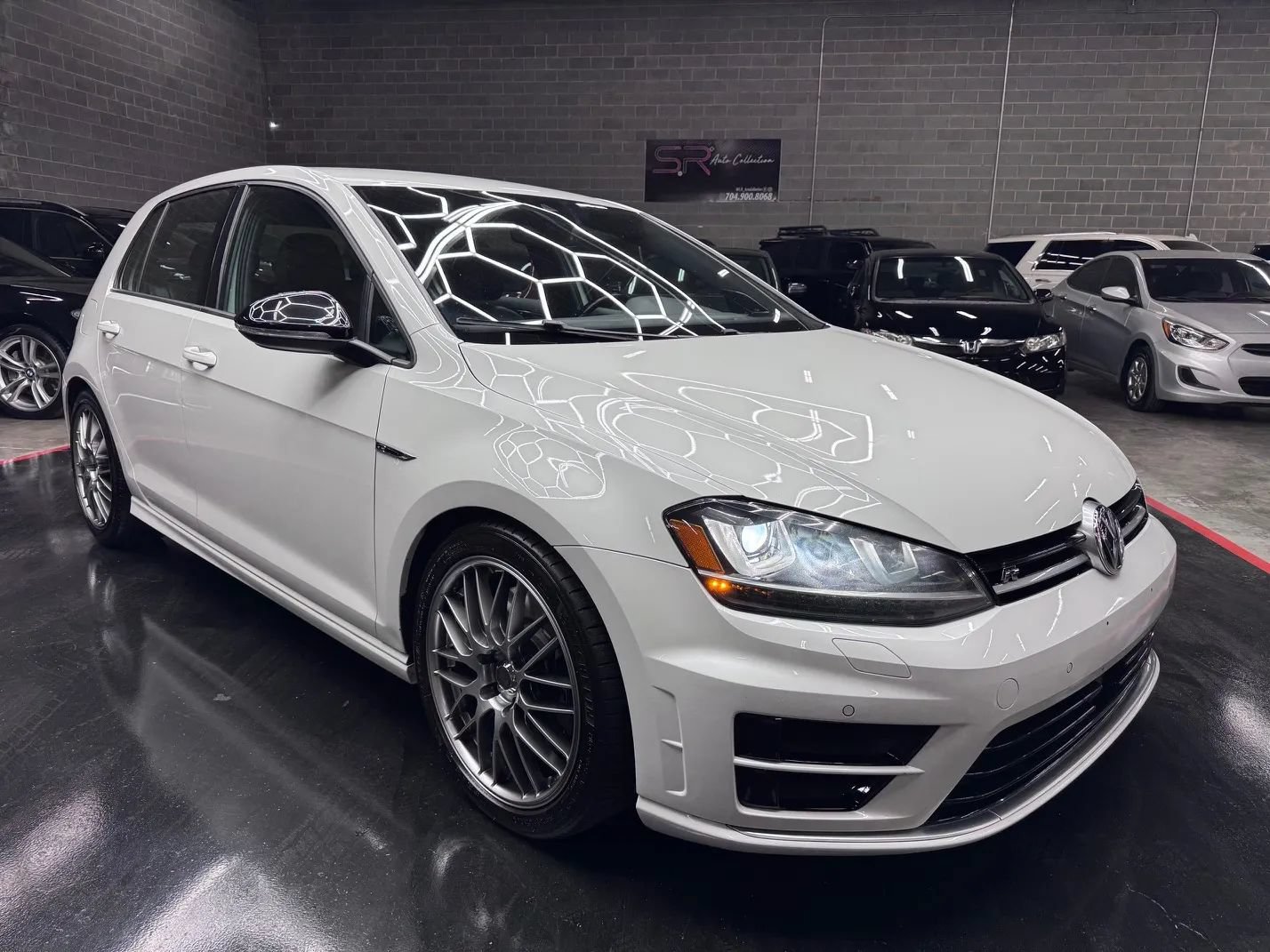 Used 2017 Volkswagen Golf 4-Door AWD/4WD image 1