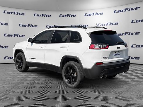 Used 2019 Jeep Cherokee Latitude Plus AWD/4WD image 3