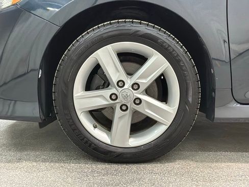 Used 2014 Toyota Camry SE image 30