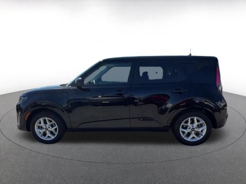 Used 2025 Kia Soul LX w/ LX Technology Package FWD image 11