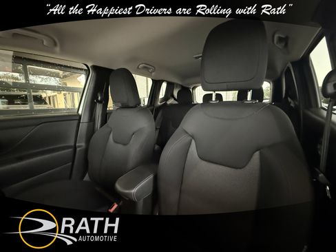 Used 2023 Jeep Renegade Latitude AWD/4WD image 13