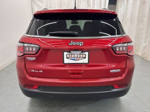 Used 2025 Jeep Compass Latitude AWD/4WD image 7