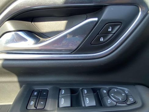 Used 2021 Chevrolet Tahoe LT w/ LT Signature Package RWD image 15