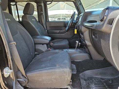 Used 2018 Jeep Wrangler Unlimited Sahara image 20