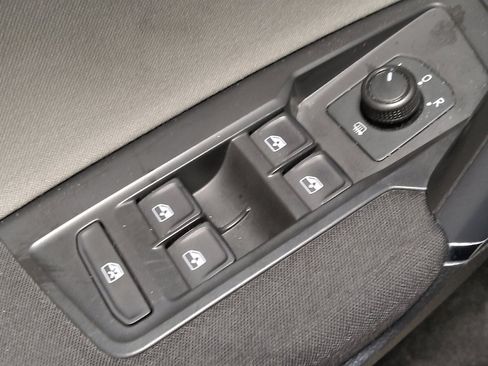 Used 2020 Volkswagen Tiguan S FWD image 27