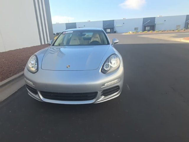 Used 2014 Porsche Panamera RWD image 2