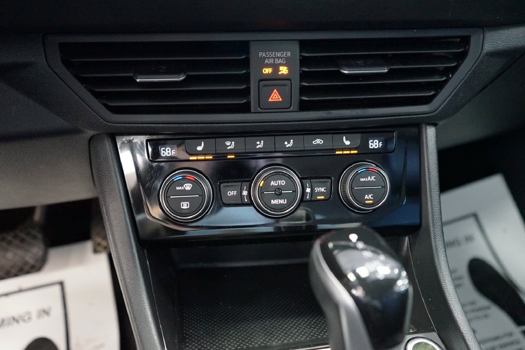 Used 2023 Volkswagen Jetta SE FWD image 35