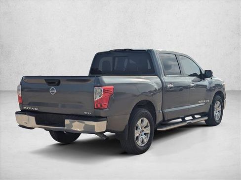 Used 2018 Nissan Titan SV image 5