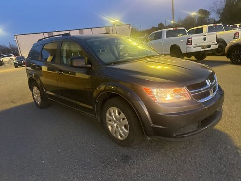 Used 2018 Dodge Journey SE image 9