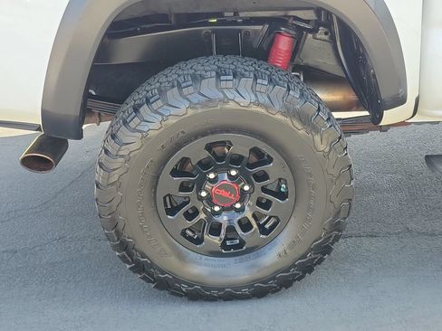Used 2018 Toyota Tacoma TRD Pro AWD/4WD image 9
