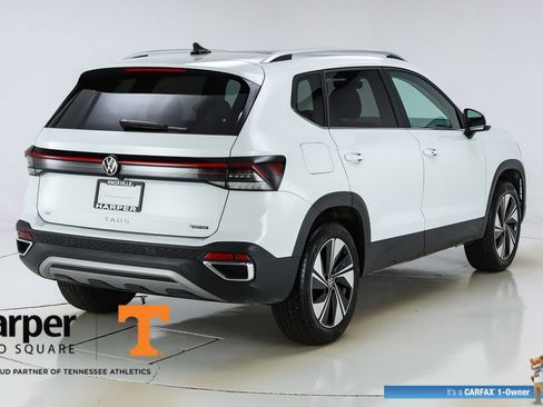 Used 2025 Volkswagen Taos SE w/ Panoramic Sunroof Package AWD/4WD image 9