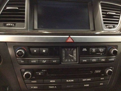 Used 2016 Hyundai Genesis 3.8 RWD image 16