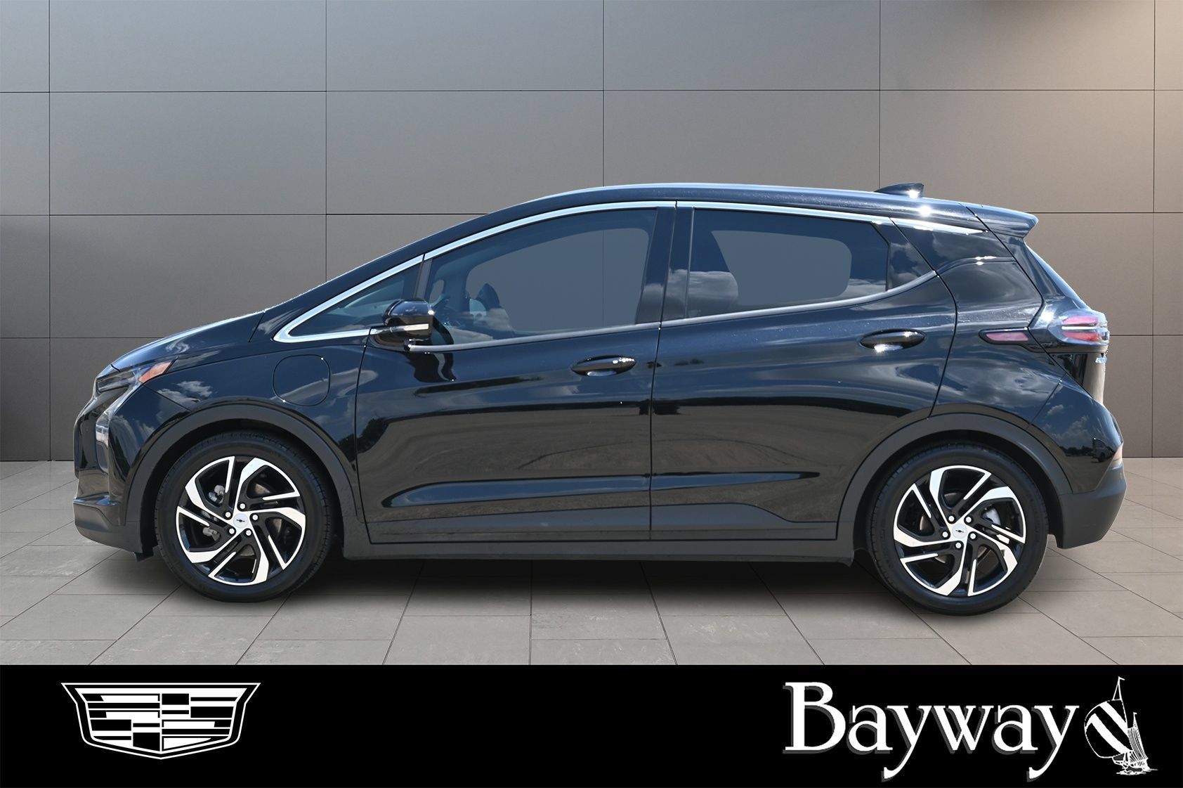 Used 2023 Chevrolet Bolt LT w/ Infotainment Package FWD image 5