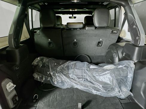 Used 2023 Jeep Wrangler Sahara image 27