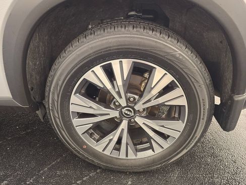 Used 2023 Nissan Rogue SV AWD/4WD image 14