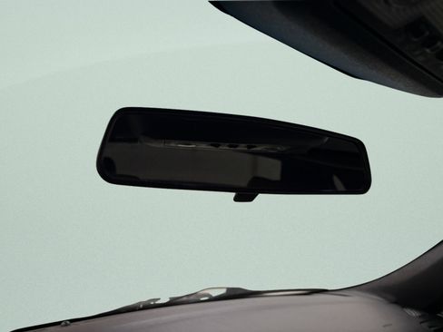 Used 2004 Ford Thunderbird Deluxe image 18