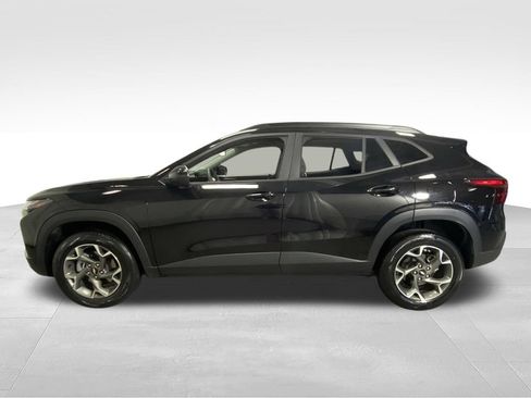 Used 2024 Chevrolet Trax LT FWD image 6